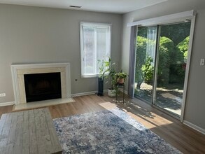 1326 Barclay Ln in Deerfield, IL - Building Photo - Building Photo