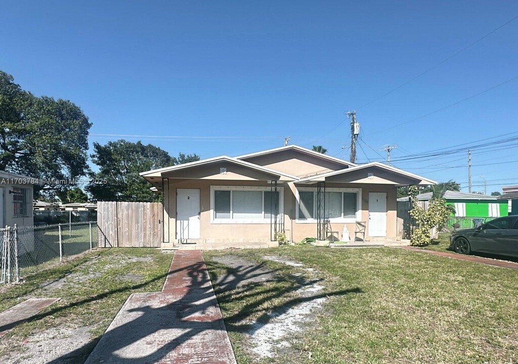 2125 NW 66th St in Miami, FL - Building Photo