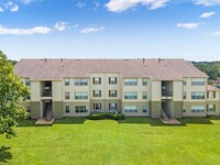 Retreat at Valencia Apartment Homes in Orlando, FL - Foto de edificio - Building Photo