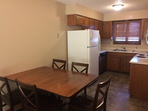 1843 Hollywood Ct in Iowa City, IA - Foto de edificio - Building Photo