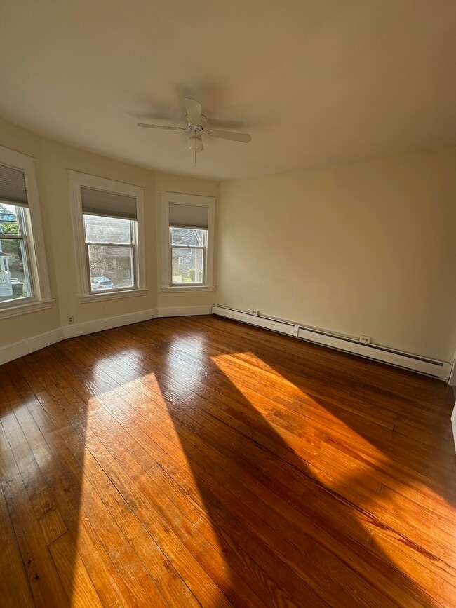 185 Wilson St, Unit 2nd Floor in Bridgeport, CT - Foto de edificio - Building Photo