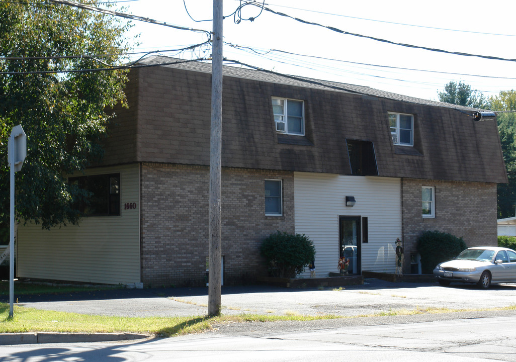 1660 Central Ave in Colonie, NY - Building Photo