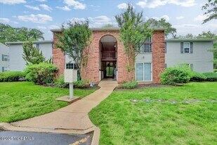 5-3 Portland Ct in Freehold Township, NJ - Building Photo