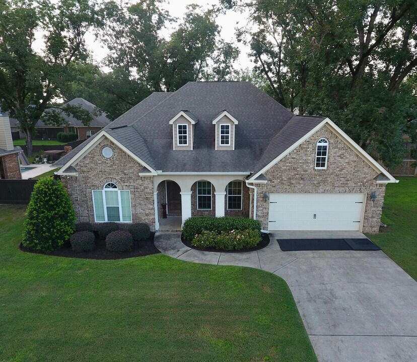 208 Red Hawk Pointe in Kathleen, GA - Building Photo