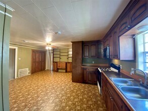 611 Bolster St in Baytown, TX - Building Photo - Building Photo