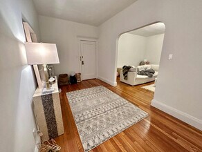 85 Winchester St in Brookline, MA - Foto de edificio - Building Photo