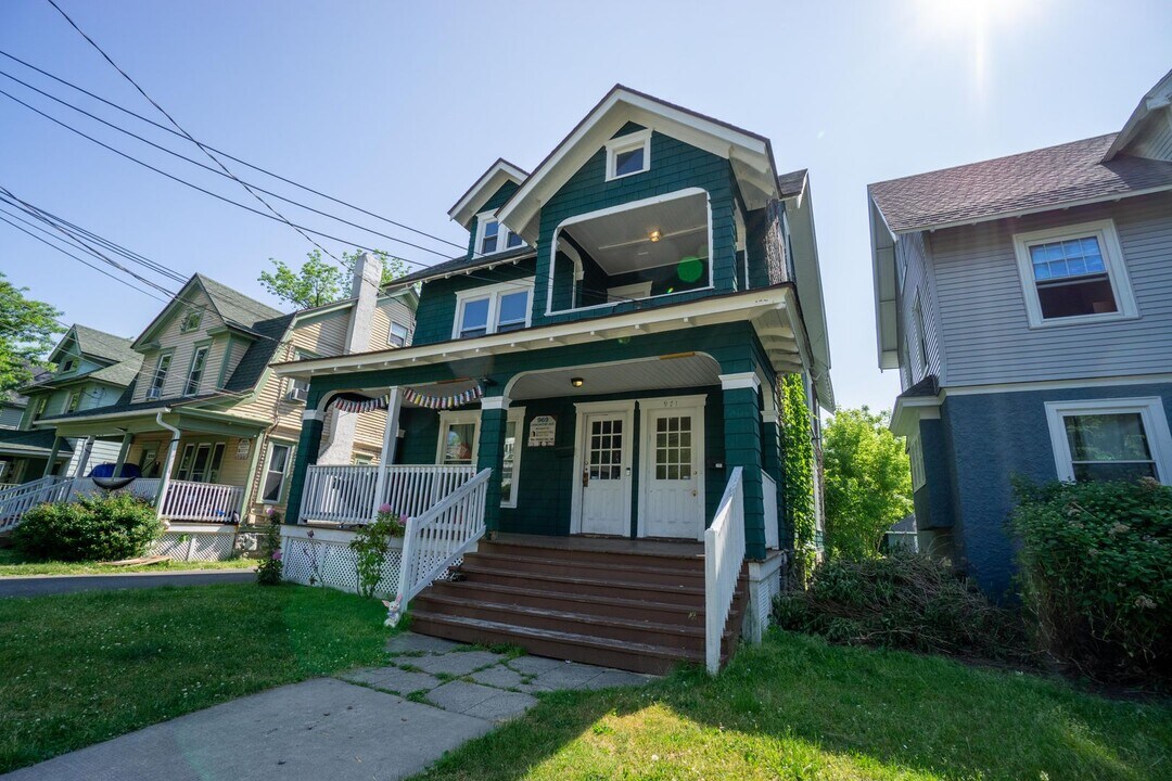 971 Lancaster Ave in Syracuse, NY - Building Photo