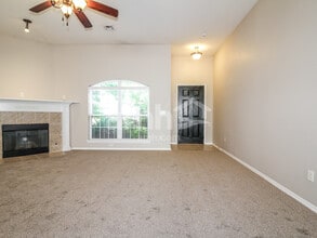 4009 Queens Dr in Moore, OK - Building Photo - Building Photo