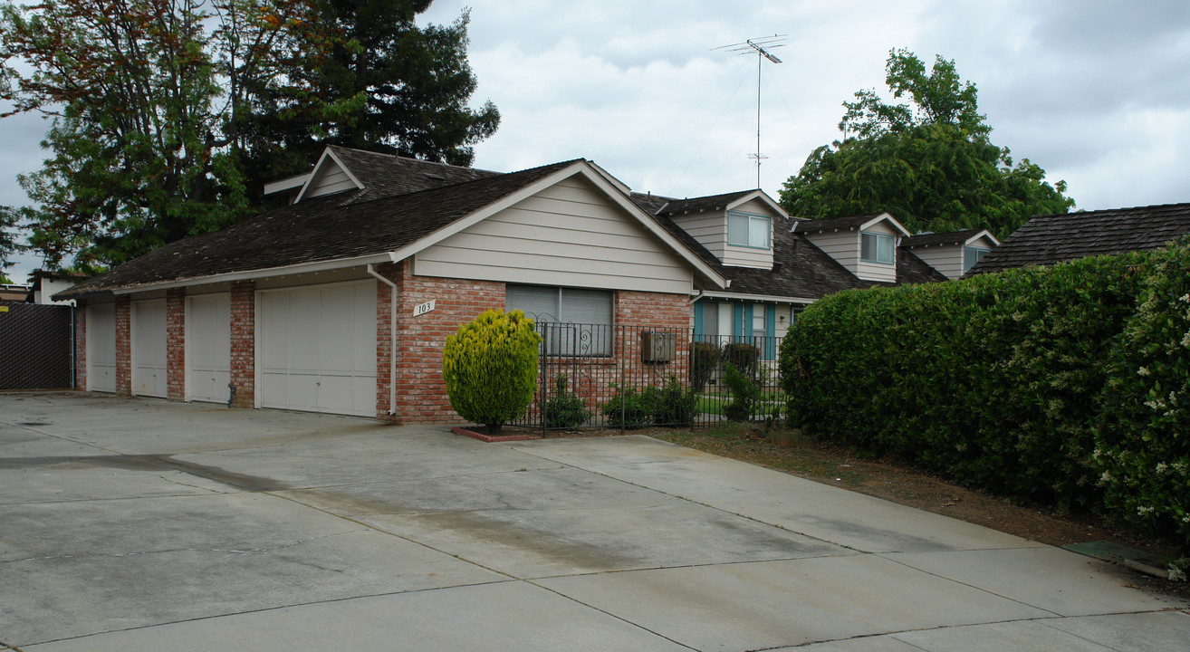 103 Exeter Ct in Sunnyvale, CA - Building Photo