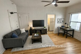 727 S Coronado St in Los Angeles, CA - Building Photo