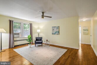 4004 Beecher St NW in Washington, DC - Foto de edificio - Building Photo