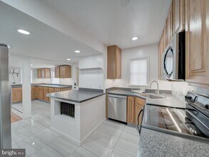 6625 Harrison Ln in Alexandria, VA - Building Photo - Building Photo