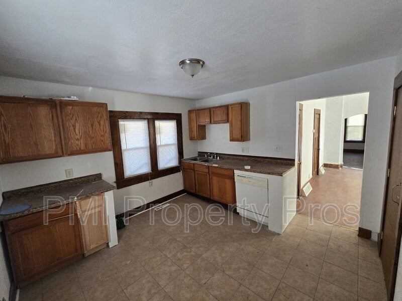 2853 N Booth St in Milwaukee, WI - Building Photo