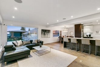 2242 Jefferson Ave in West Vancouver, BC - Building Photo - Building Photo