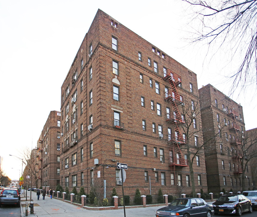 1700 Albemarle Rd in Brooklyn, NY - Building Photo