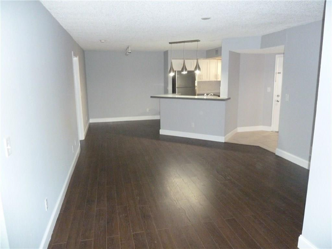437 Vista Isles Dr in Plantation, FL - Building Photo - Building Photo