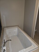 6832 S Clyde Ave in Chicago, IL - Building Photo - Building Photo