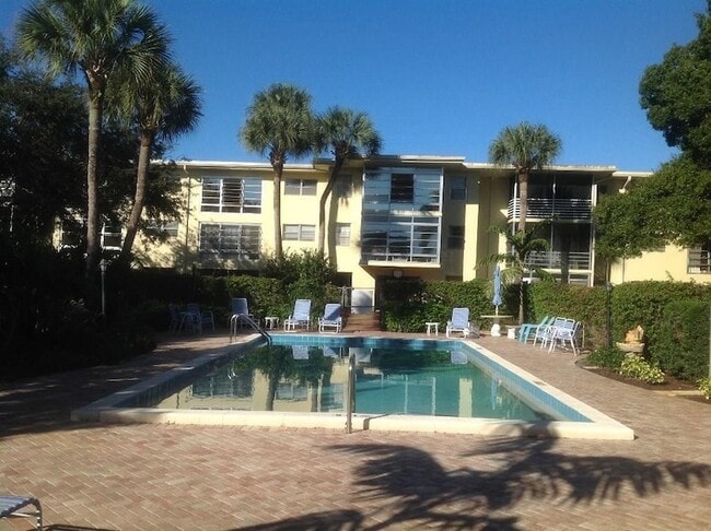 1100 Ponce De Leon Cir, Unit E306 in Vero Beach, FL - Building Photo - Building Photo