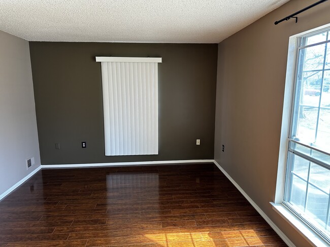 72 Lindsey Ct in Franklin Township, NJ - Building Photo - Building Photo