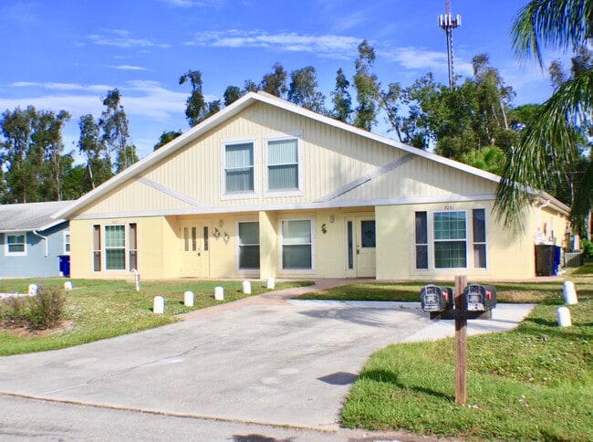 7247 Albany Rd in Ft. Myers, FL - Building Photo - Building Photo