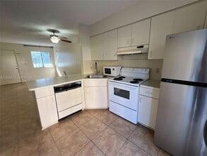 5300 W 21st Ct in Hialeah, FL - Building Photo - Building Photo