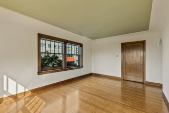 Queen Anne Apartments in Seattle, WA - Foto de edificio - Building Photo