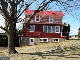 39038 Rickard Rd in Lovettsville, VA - Building Photo