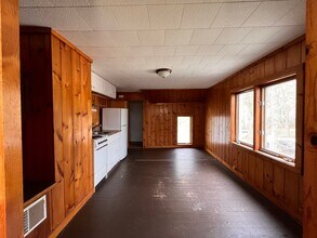 167 E Seventeenth St, Unit B in Traverse City, MI - Building Photo - Building Photo