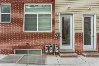 912 N 19th St in Philadelphia, PA - Building Photo - Building Photo