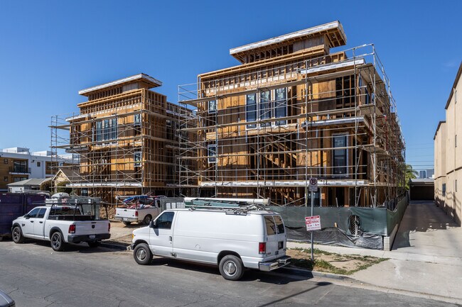 1543-1547 Hi Point St in Los Angeles, CA - Foto de edificio - Building Photo