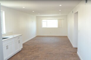 1190 N Kingsley Dr in Los Angeles, CA - Building Photo