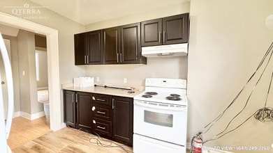 32 Brock St W in Oshawa, ON - Building Photo - Building Photo