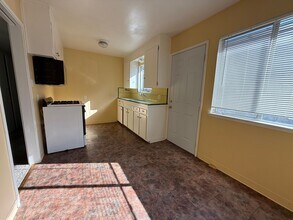 1612 Norfolk Ave in West Sacramento, CA - Building Photo - Building Photo