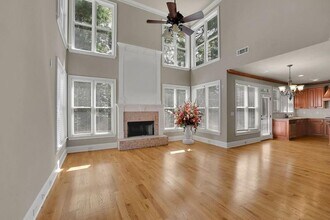 1225 Mcminn Way in Snellville, GA - Foto de edificio - Building Photo