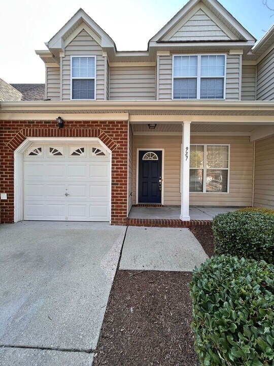 927 Hunley Dr in Virginia Beach, VA - Building Photo