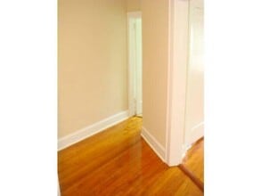 18 Grove St in Glen Head, NY - Building Photo - Building Photo