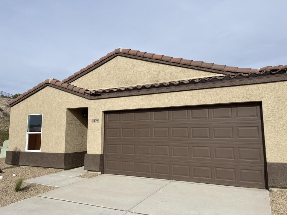 2409 Granite Cir in Bullhead City, AZ - Building Photo