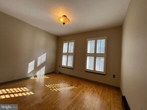 162 York St in Lambertville, NJ - Building Photo - Building Photo