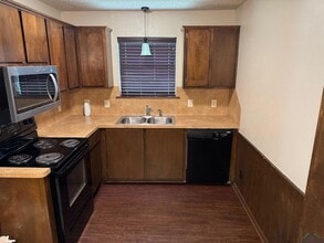 5A5B W Broadway Ct in Longview, TX - Building Photo - Building Photo