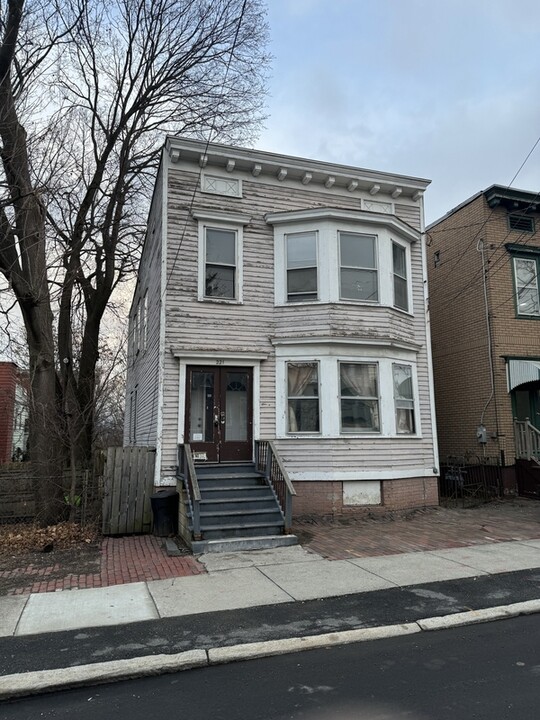 221 S Swan St in Albany, NY - Building Photo