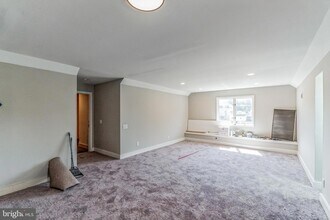904 Sumneytown Pike, Unit 300 in Spring House, PA - Foto de edificio - Building Photo