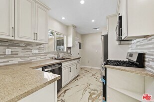 1852 Holmby Ave in Los Angeles, CA - Building Photo