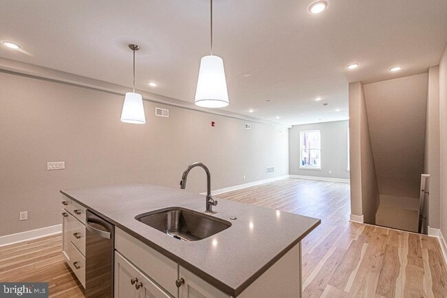 713 S 51st St in Philadelphia, PA - Building Photo - Building Photo