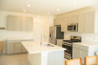 6305 Milestone Lp in Palmetto, FL - Building Photo - Building Photo