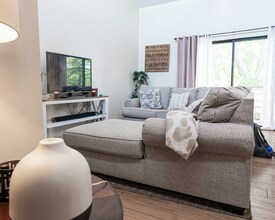 10 Longstream Ct, Unit 202 in Baltimore, MD - Building Photo - Building Photo