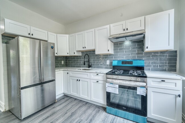 175 Zabriskie St in Jersey City, NJ - Building Photo - Building Photo