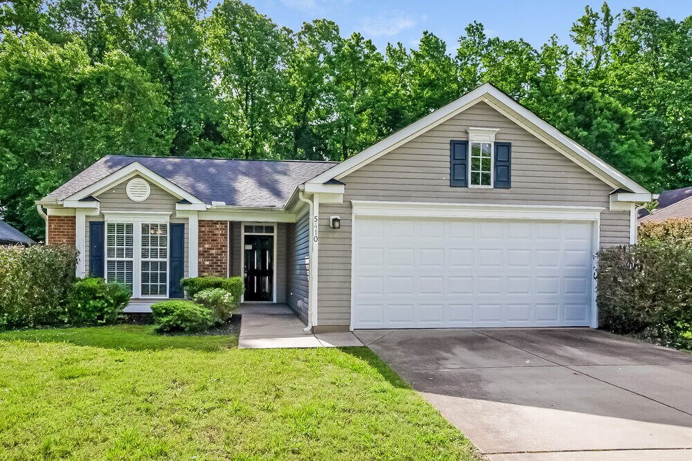 5410 Starflower Dr in Charlotte, NC - Foto de edificio