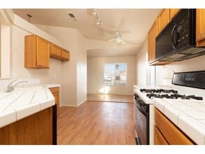 3734 Hickory Ct in Rosamond, CA - Building Photo - Building Photo