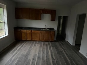 939 12th St SE, Unit #2 in Paris, TX - Building Photo - Building Photo