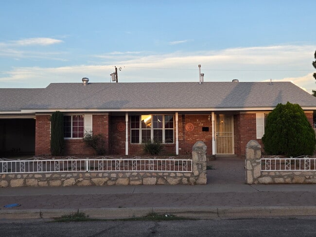 9329 Shaver Dr in El Paso, TX - Building Photo - Building Photo